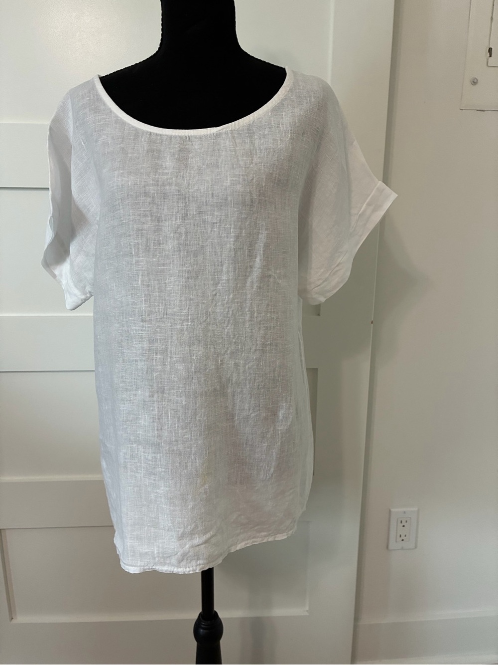 Classic White Linen Scoop-Neck Tunic